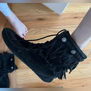 Minnetonka moccasin boots